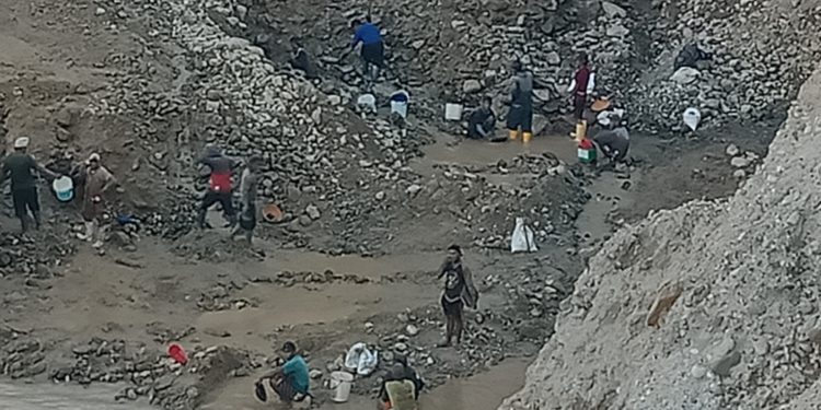PERTAMBANGAN POHUWATO DI SOROTI, ANAK PENAMBANG TERANCAM KEHILANGAN PENDIDIKAN