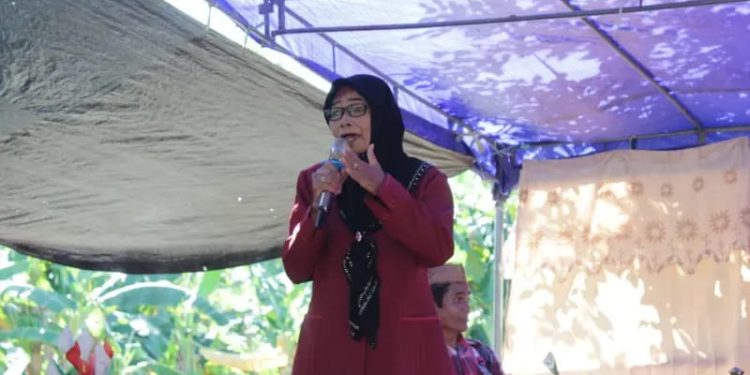 Iriyanti Latif Terima Aspirasi Air Bersih Hingga Penerangan Jalan