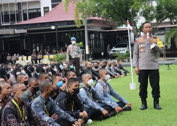 Kapolda Gorontalo Beri Arahan pada Orang Tua Calon Peserta Rekrutmen Polri