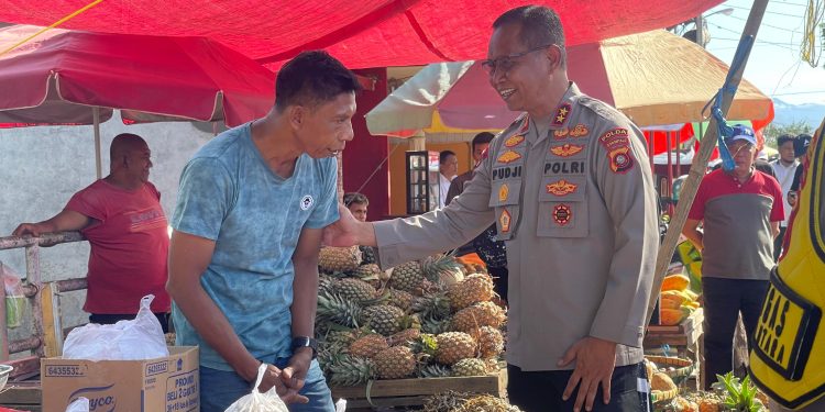 Kapolda Gorontalo dengarkan Keluhan Pedagang di Pasar Andalas