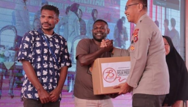 Kapolda Gorontalo Lepas 8.000 Paket Sembako untuk Masyarakat Kurang Mampu