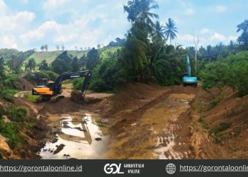 Sejumlah Penambang di Balayo Gotong Royong Lakukan Normalisasi Sungai