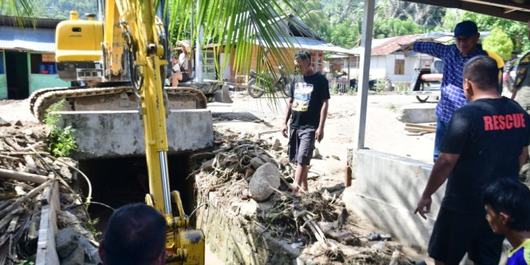 Respon Cepat Ditunjukan Pemda Pohuwato Pasca Banjir Melanda Wilayah Paguat dan Dengilo