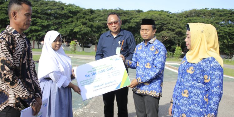 Apel Korpri, Wabup Serahkan Santunan Duka ke Lima Ahli Waris