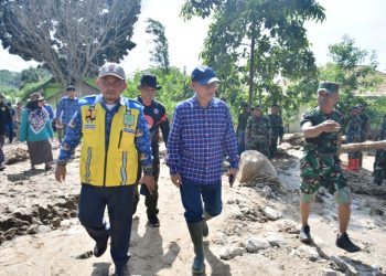 Bupati Pohuwato Tinjau Pembersihan Lokasi Pasca Banjir di MTs 1 Pohuwato