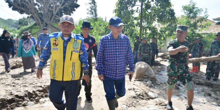 Bupati Pohuwato Tinjau Pembersihan Lokasi Pasca Banjir di MTs 1 Pohuwato