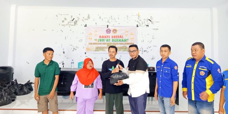 Penambang Bersama Karang Taruna Pohuwato Terus Menebar Kebaikan Lewat Jum’at Berbagi