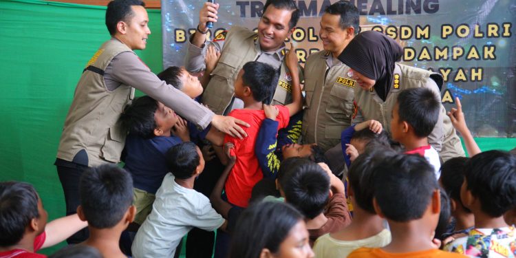 Polri Gelar Trauma Healing untuk Korban Kebakaran di Kebon Kosong