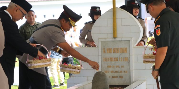 Wakapolda Gorontalo Pimpin Upacara Ziarah Peringatan Hari Patriotik