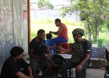 Personel Ops Damai Cartenz Ajak Warga Yalimo Jaga Kesehatan dan Ciptakan Kedamaian