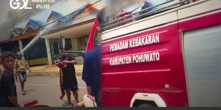 Rumah dan Kios di Jembatan Nagit Dilalap si Jago Merah