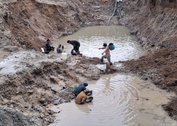 Tak Berharap THR, Penambang : Kerja Biar Kotor Asal Dapa Uang