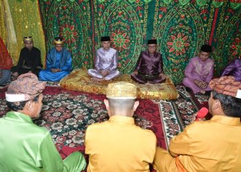 Bupati Saipul Mbuinga Jalani Prosesi Adat Mopopiduduto