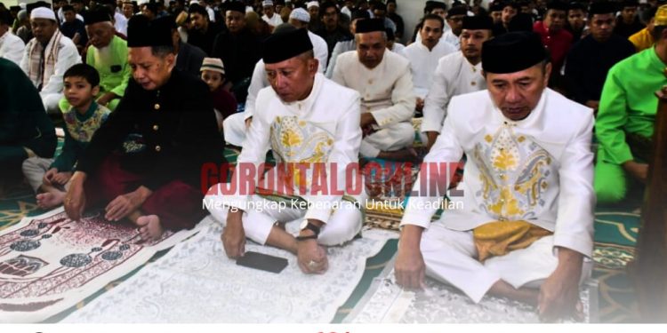 Bupati dan Wabup Sholat Ied di Mesjid Agung Baiturahim Pohuwato