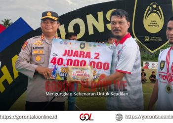Kapolres Pohuwato Serahkan Penghargaan untuk PS Popayato
