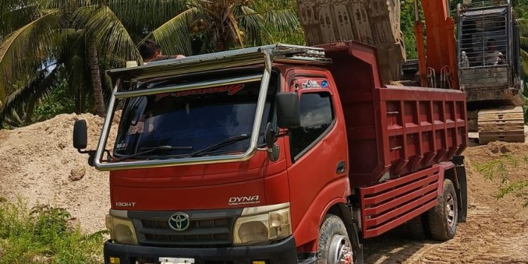 YR TIM : Pasir Hasil Normalisasi Dibagikan Ke Masyarakat Secara Gratis