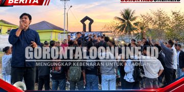 DEMA UIN SMART dan DEMA Fakultas Gelar Aksi Simbolik September Hitam di Bundaran Kampus 2
