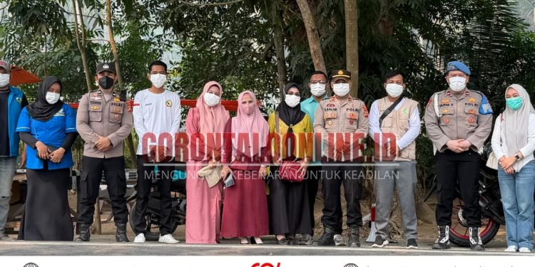 Asap Kiriman dari Kalimantan Tembus Gorontalo, Puskesmas Patilanggio Bagikan Masker kepada Warga